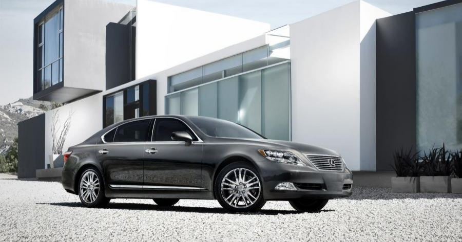 Japan’s Hybrid Flagship:The LS600h’s Unmatched Run